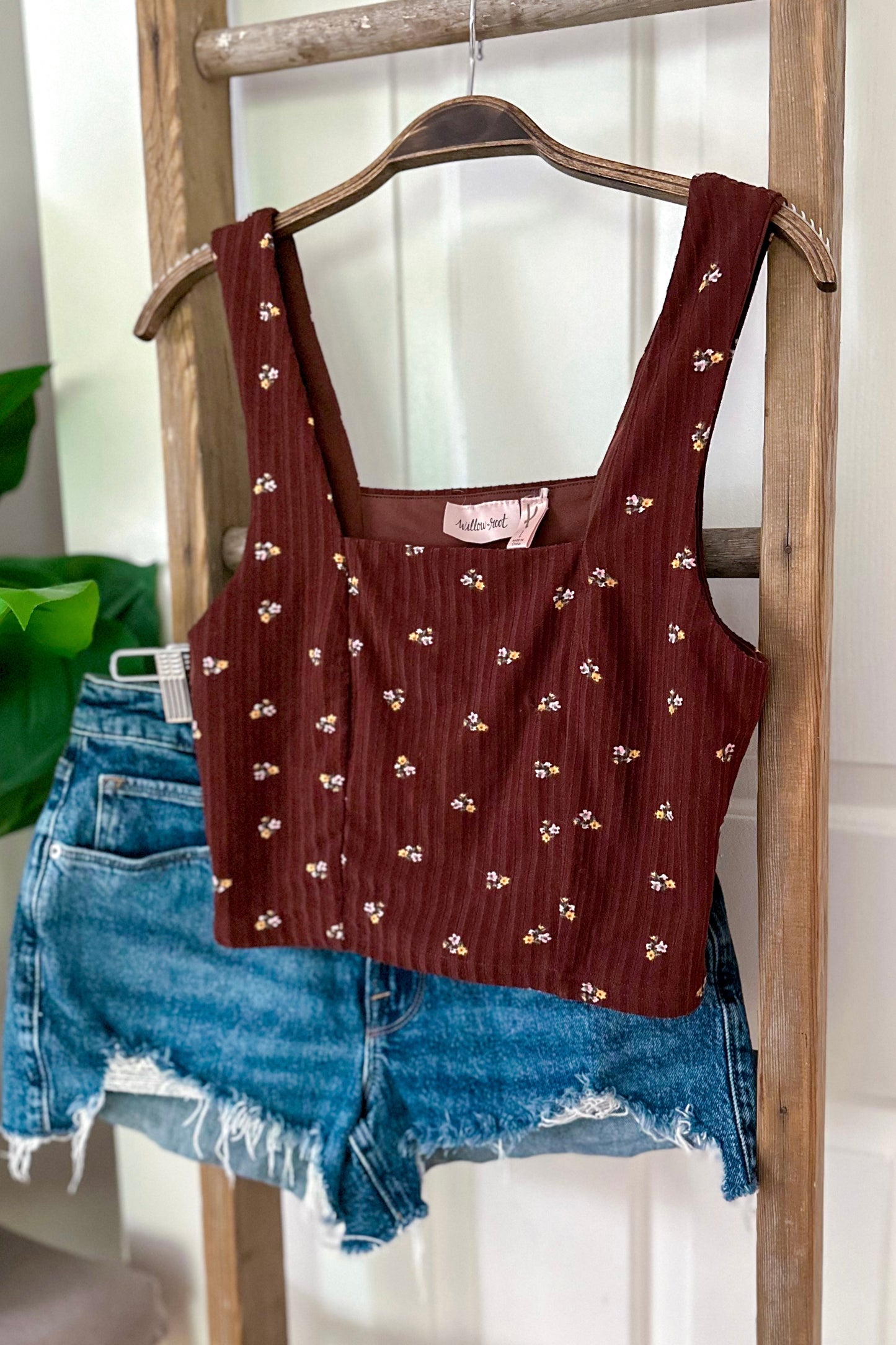 (L) Buckle Crop Tank