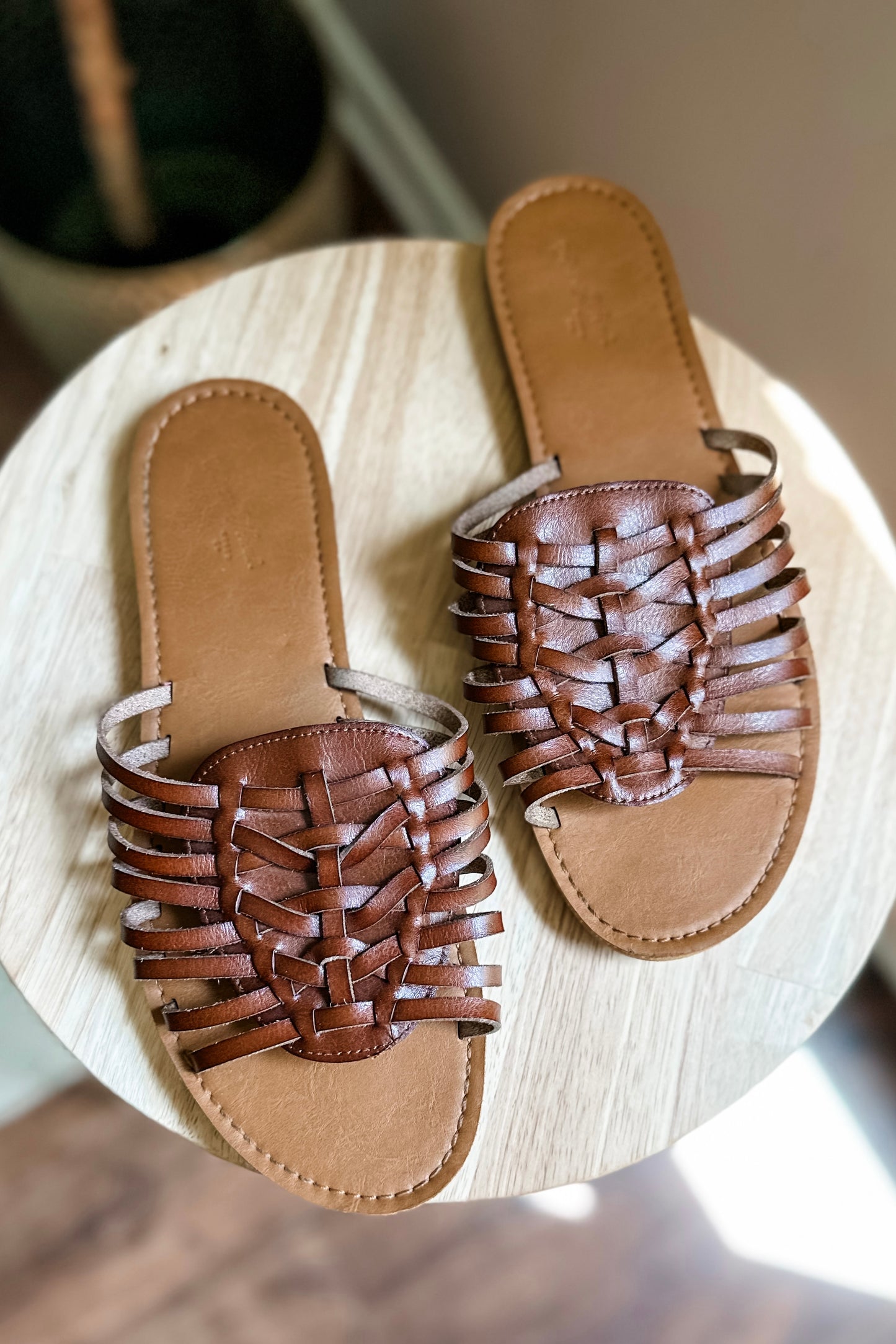 (9) Universal Thread Leather Slides