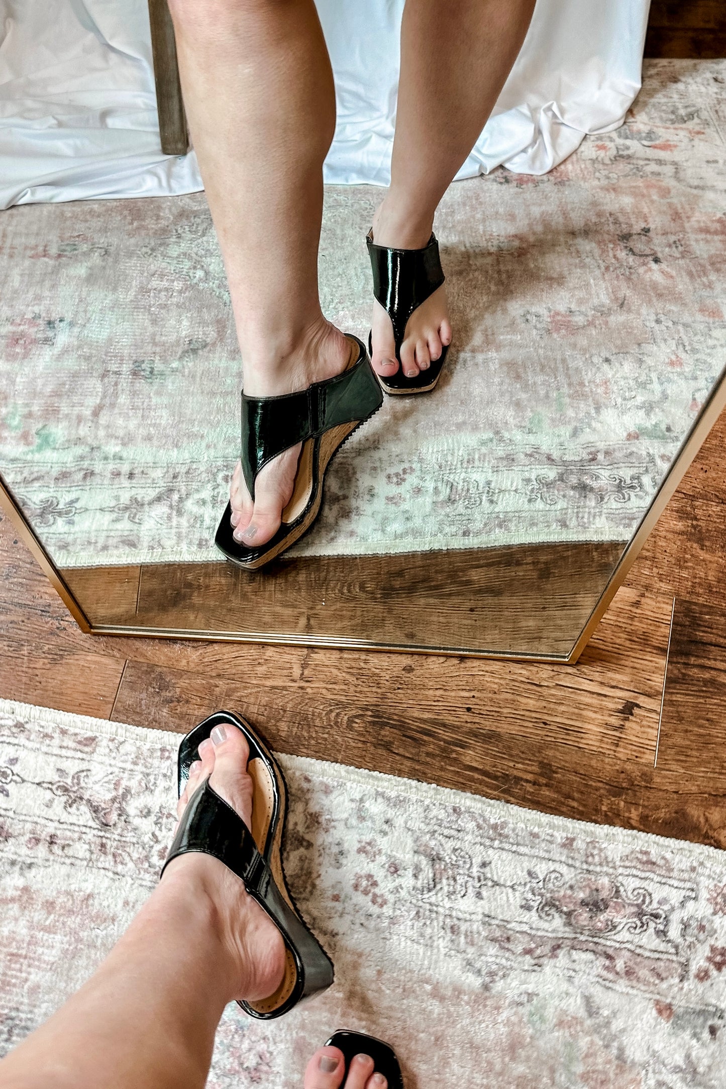 (7.5) Adrienne Vittadini Wedge Sandal