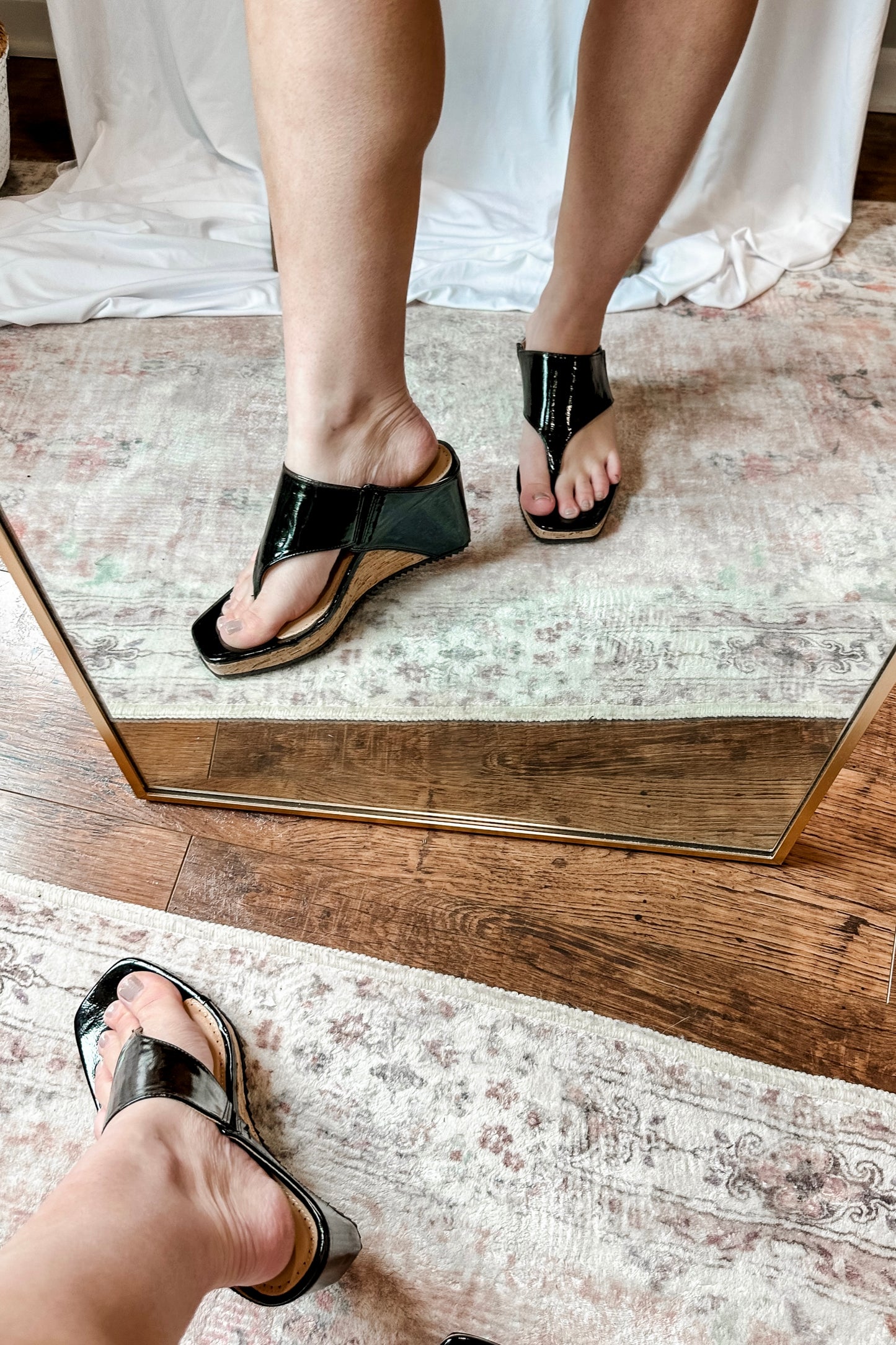 (7.5) Adrienne Vittadini Wedge Sandal