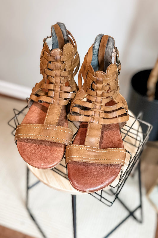 (9.5) Roan by Bedstu Gladiator Sandals