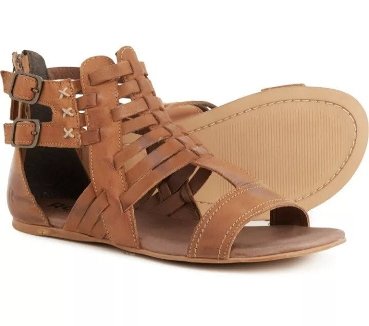 (9.5) Roan by Bedstu Gladiator Sandals