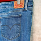 (16) Levi 711 Skinny Jeans