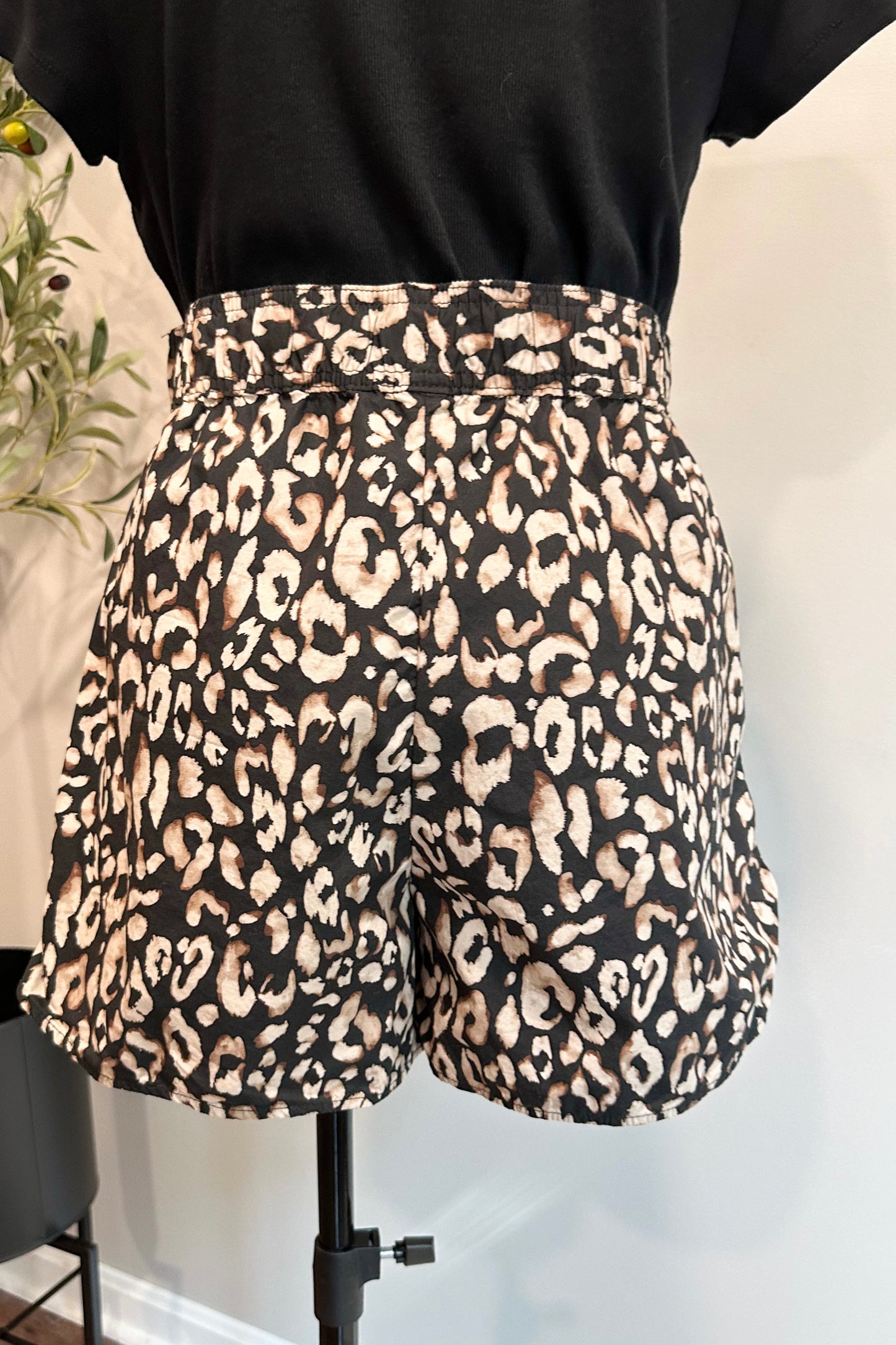 (S) H&M Leop Shorts